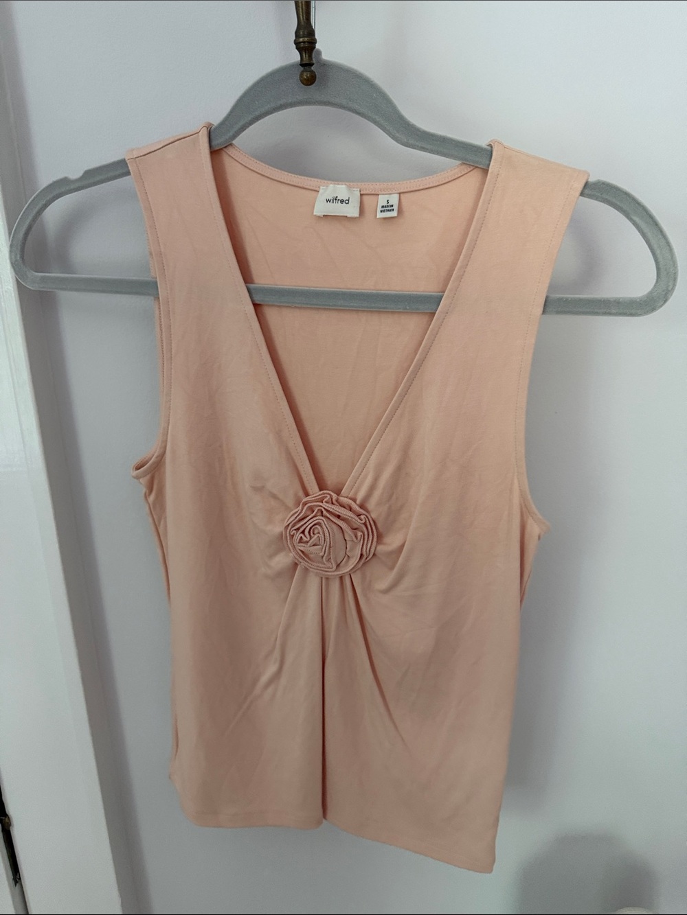 Wilfred Peach Pink V-Neck Sleeveless Camisole with Rosette
